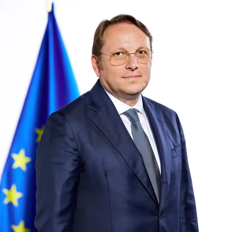 Portrait: Olivér Várhelyi 