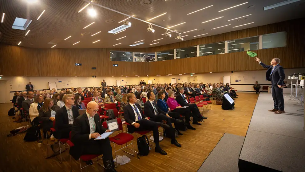 Dr. Anders Baun, Director, The Danish PFAS Research Center, Professor, risk assessment of chemicals, DTU Sustain presenting in auditorium.